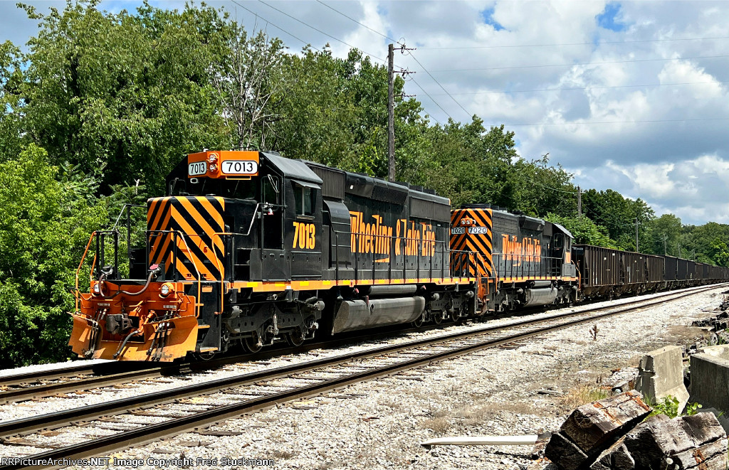 WE 7013 & 7020 wait for a crew at Summit St.